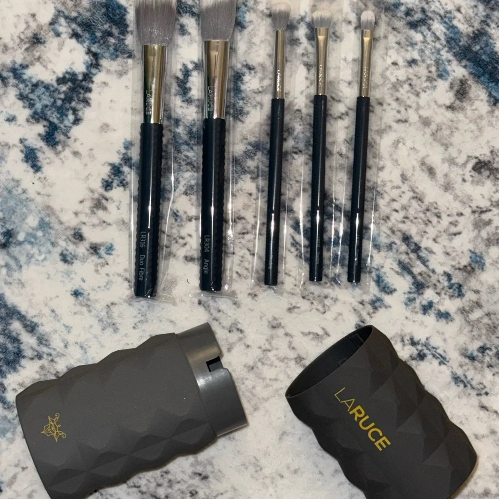 LARUCE Gray and Blue Makeup Brush Set